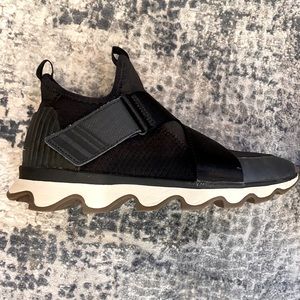 The SOREL® Women’s Kinetic™ Sneak Black